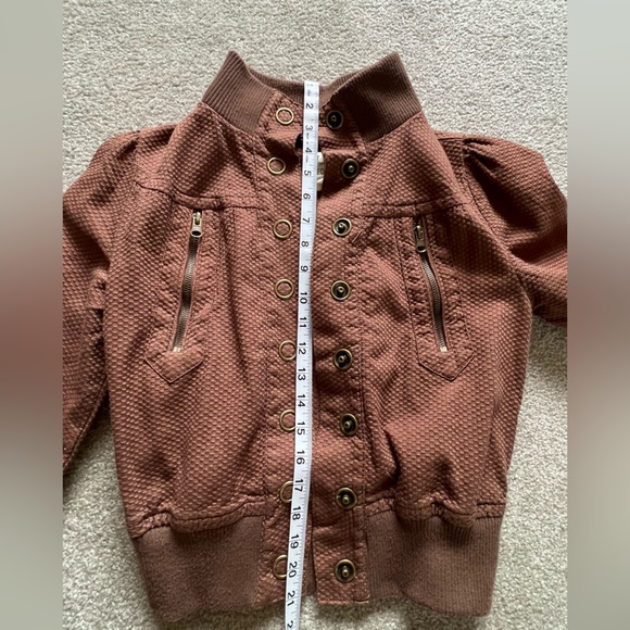 Vintage brown jacket with beautiful details and buttons in size Small. - Picture 4 of 8